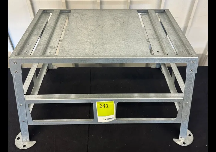 Merz Metallfuß für Stromverteiler
